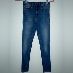 Forever 21 High Waist Medium Wash Skinny Jeans. Size 24. Stretch Material.